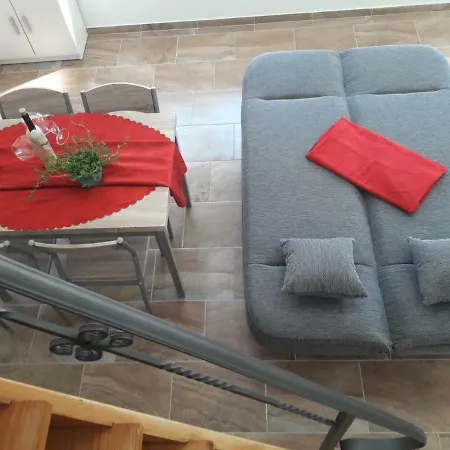 Apartment Tina, 30 M From Beach, Podstrana
