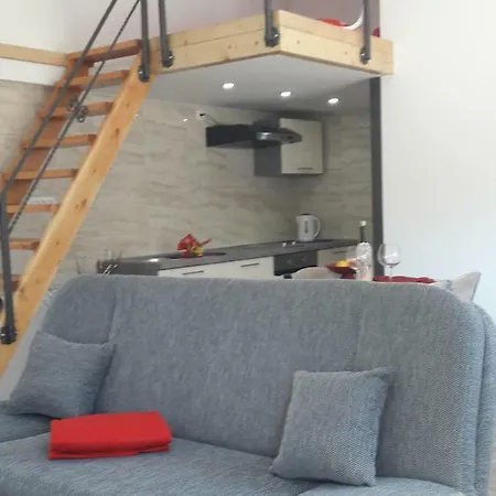 Apartment Tina, 30 M From Beach,