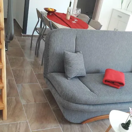 Tina, 30 M From Beach, Podstrana